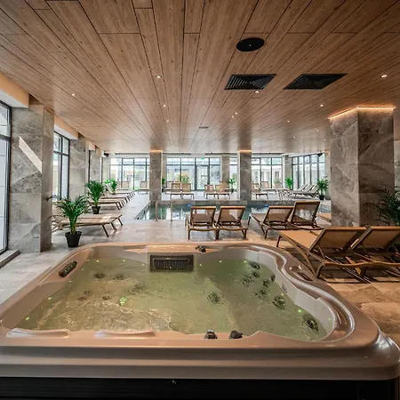 Lotti In Odyssey Spa&pool-parking Apartment Navodari