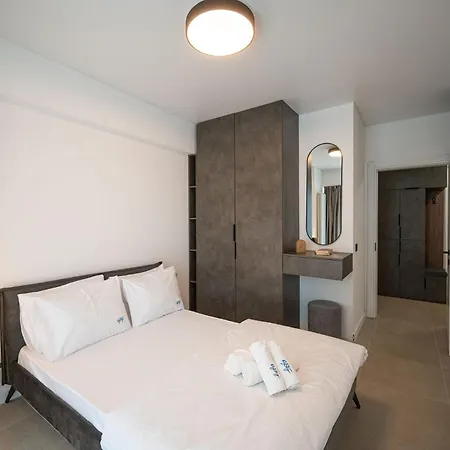 Lotti In Odyssey Pool & *