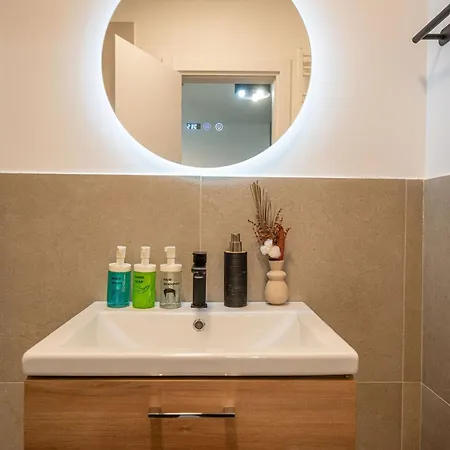 Lotti In Odyssey Spa&pool-parking Apartment Navodari